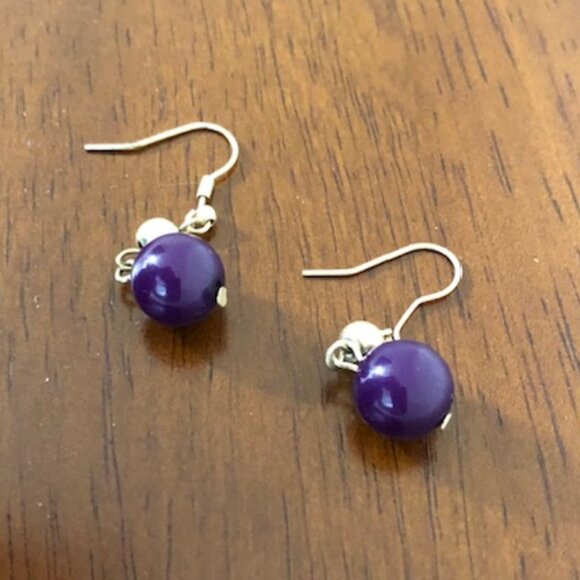 Cute Gold Tone Beaded Dangle Purple Earrings. - Picture 1 of 9